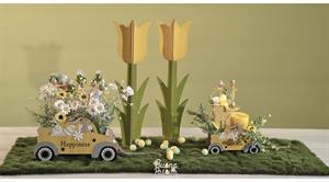 UOVO GIALLO LEGNO CONTEN. CON CONIGLIO CM.18