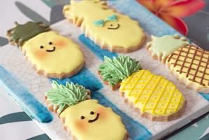 SET 2 TAGLIAPASTA ANANAS E FRAGOLA CM.8