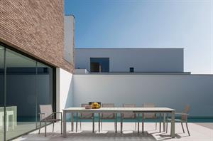 SEDIA CON BRACCIOLI KONNOR TORTORA