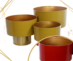 CACHE POT METALLO ROSSO CON BASE ORO DIAM.30X28 H.