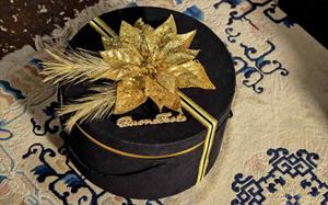 SCATOLA IN ALCANTARA DIAM.25X18H. NERA-ORO TONDA