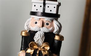 SCHIACCIANOCI NERO H.23 IN POLIRESINA